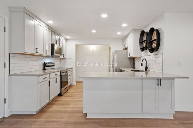 Building Photo - 20160 Quinalt Dr