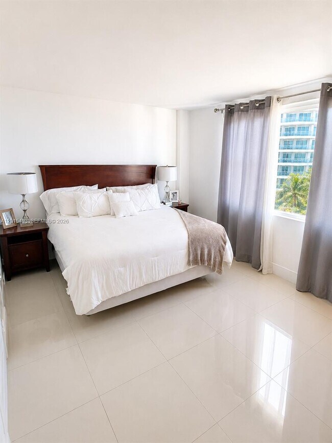 Building Photo - 9195 Collins Ave