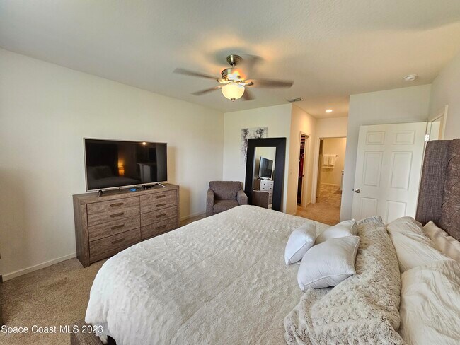 Building Photo - 445 Sorrento Dr