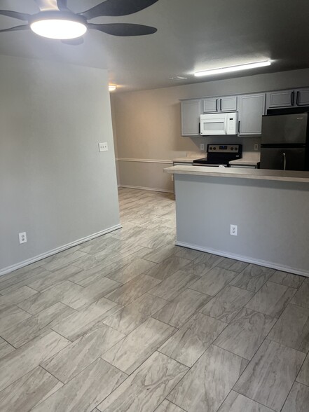 Kitchen (Will have updates) - 2760 Sunset Strip Dr