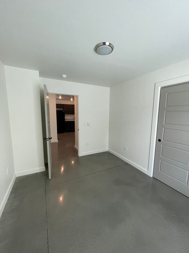 Building Photo - 1525 Windrow Dr