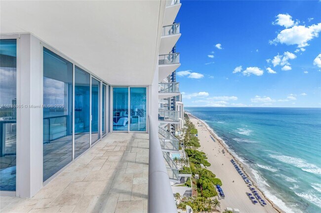 Building Photo - 17001 Collins Ave