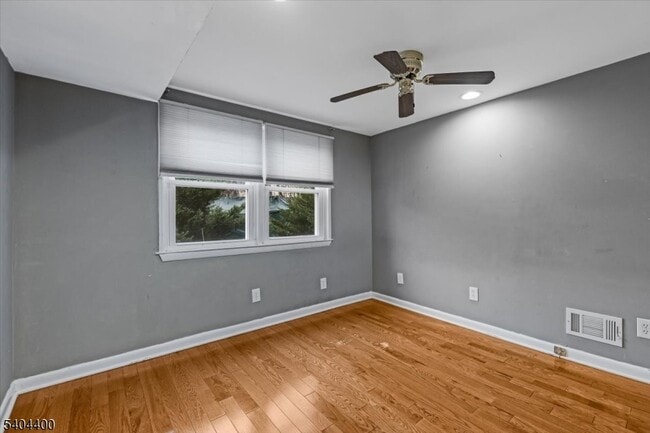 Building Photo - 32 W New St