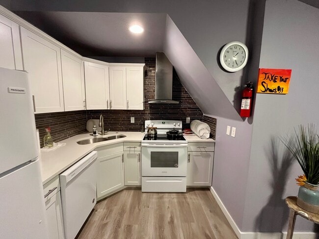 Building Photo - 2716 Syringa Ln