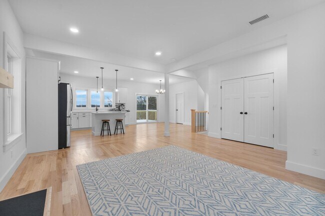 Building Photo - Move In Ready: Custom-built home