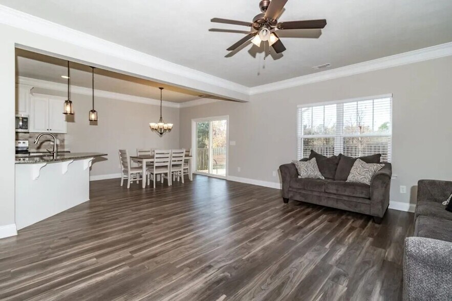 Building Photo - 1016 Swan Ct