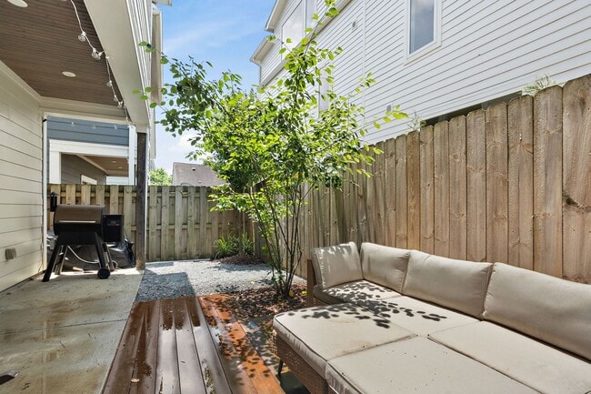 Building Photo - Stunning Gem in the heart of East Nashville!!