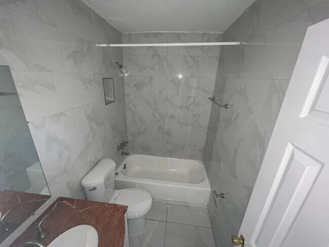 Building Photo - Beautiful 1b1b For Rent Now- Miami Gardens FL