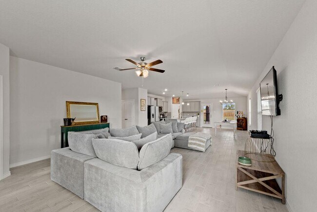 Building Photo - 213 Gauge Rd