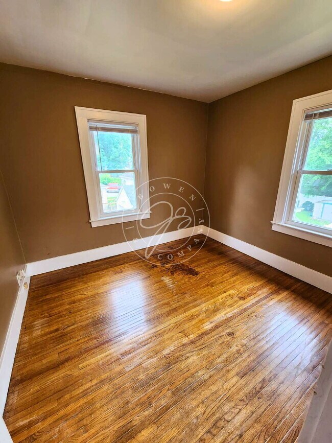 Building Photo - Charming 3-Bedroom Home with Spacious Rooms, Garage & Appliances Included!