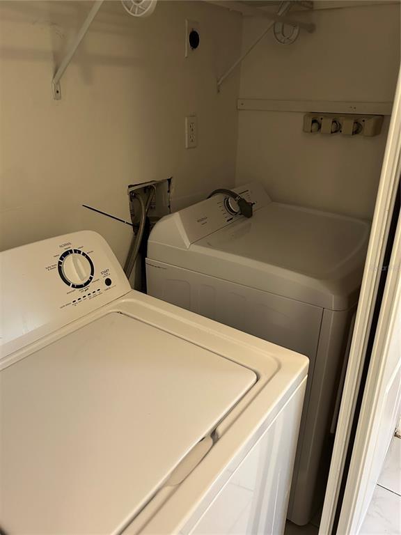 Building Photo - 958 E Michigan St