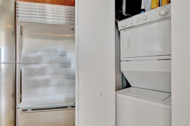 Building Photo - 18101 Collins Ave