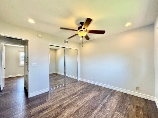 Building Photo - 1530 Rogue St