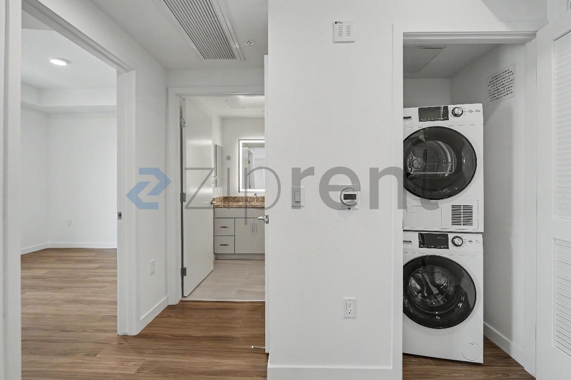 Building Photo - Unit 315