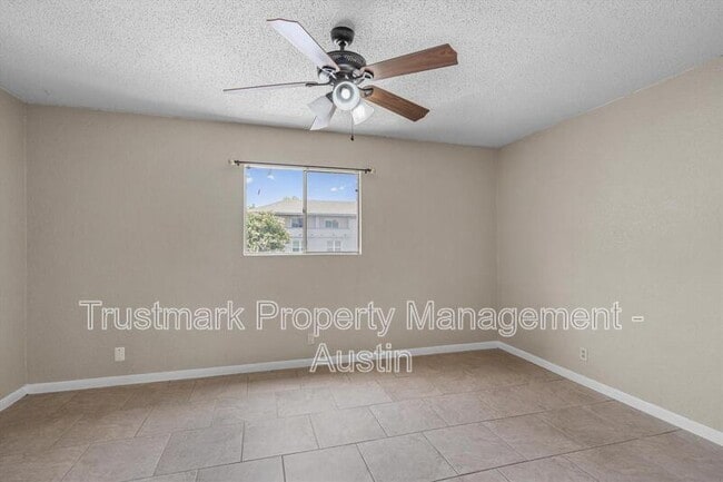 Building Photo - 2600 Penny Ln