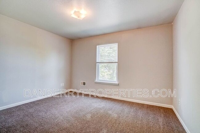 Building Photo - 3739 Willow Run Dr