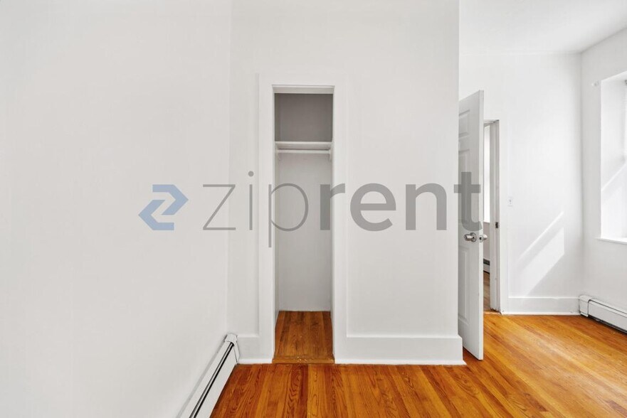 Building Photo - Unit 3