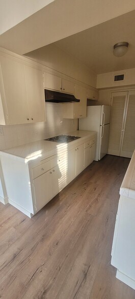 Building Photo - 8934 Wonderland Ave