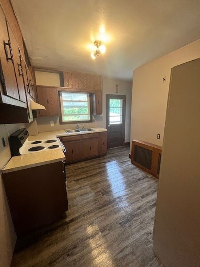Building Photo - 2 bedroom 1 bath