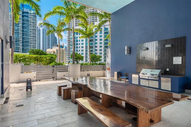 Building Photo - 1300 Brickell Bay Dr