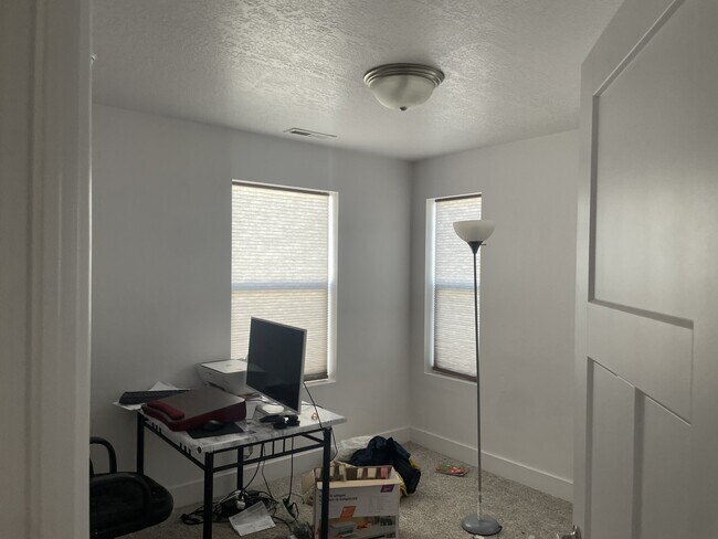 Building Photo - 3855 Gartmore Ln