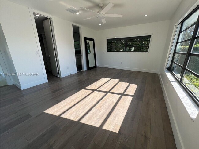 Building Photo - 2062 NE 121st Rd