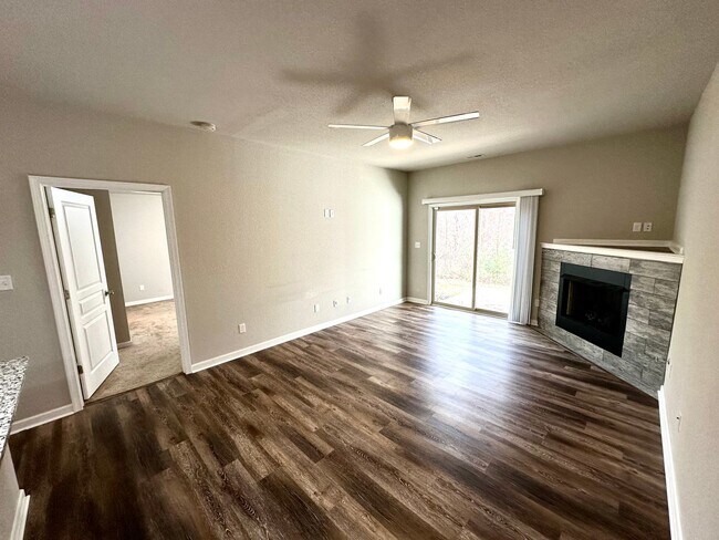 Building Photo - 200 Seasons Circle, Unit 604, Suffolk, Va,...