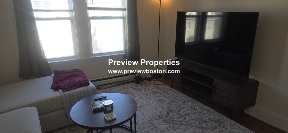 Building Photo - 25 Brackett St