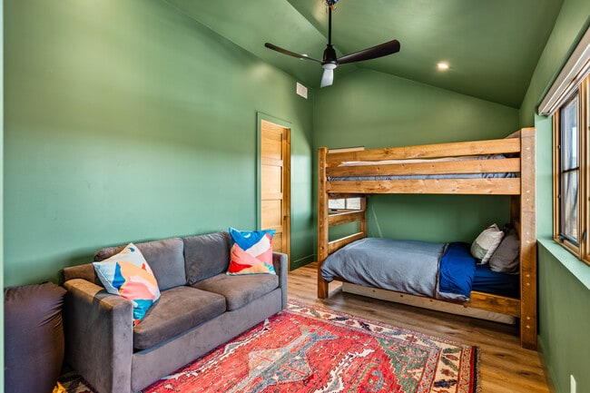 Building Photo - 117 Bowles Dr