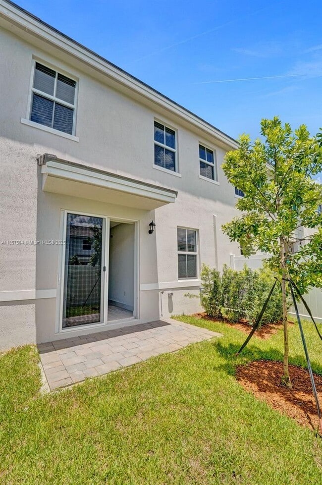 Building Photo - 133 SW 171st Ave