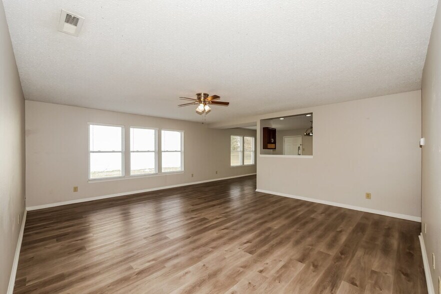 Building Photo - 6241 Amber Valley Ln