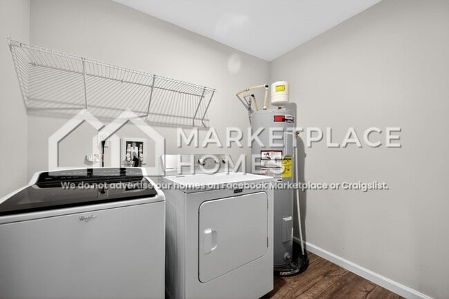 Building Photo - 807 Sun Vly Wy