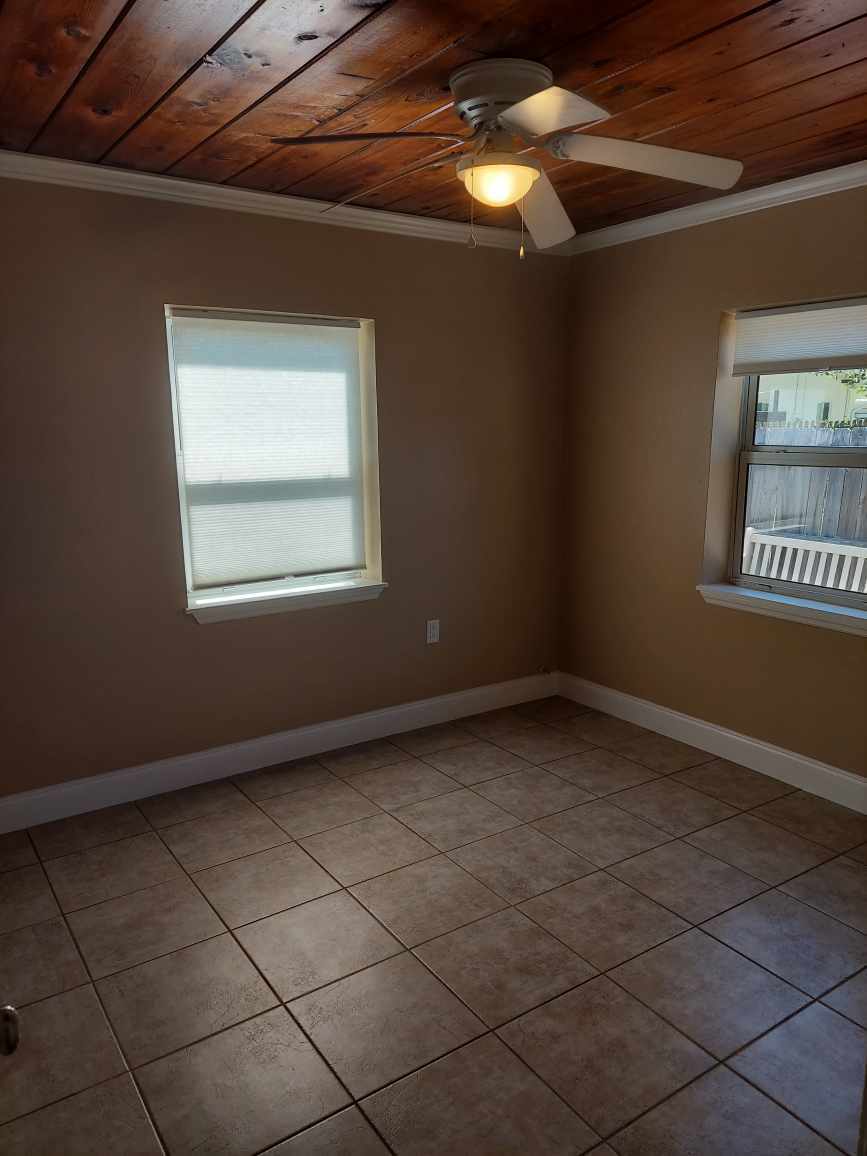 Building Photo - 327 Lee Ave