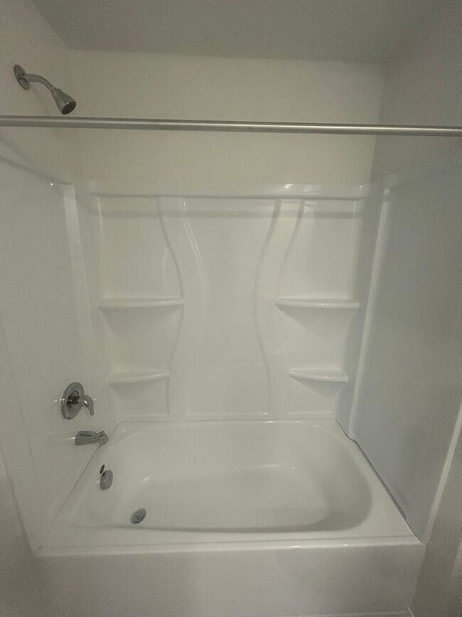 Building Photo - Stylish Townhome in the Heart of Ruskin – ...