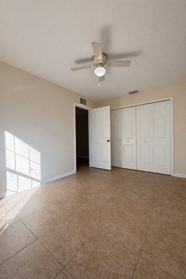 Building Photo - 2139/2141 SW 8TH PLACE