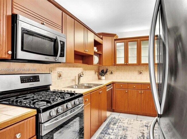 Building Photo - 3140 S Ocean Dr