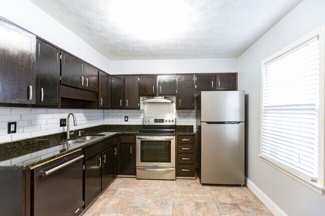 Building Photo - 2bd Townhome in the Heart of Tucker