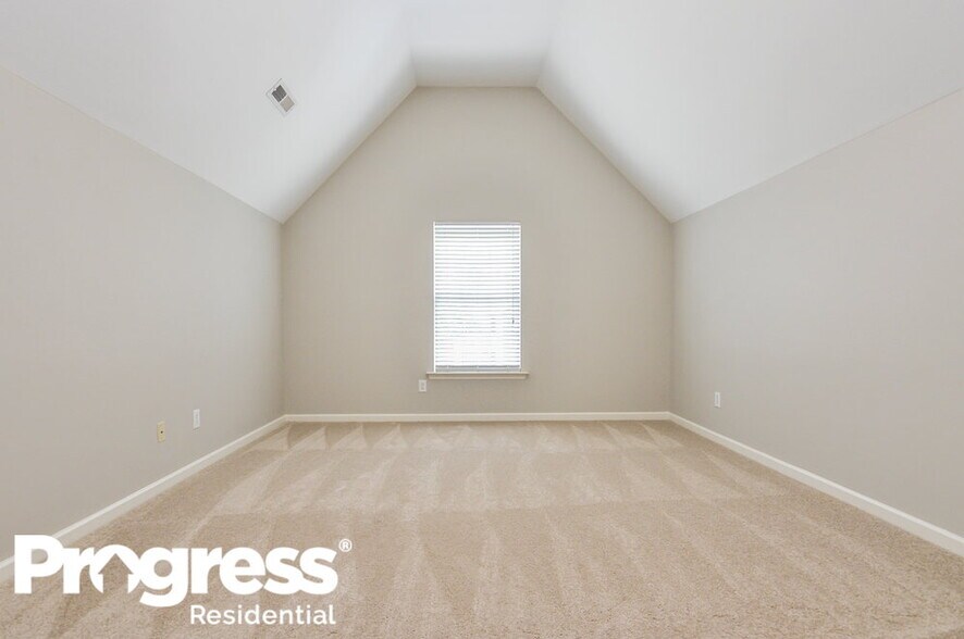 Building Photo - 826 Red Oak Tree Dr