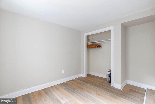 Building Photo - 558 N 16th St