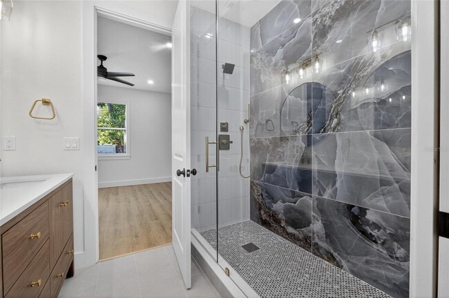 Building Photo - 1515 E Knollwood St