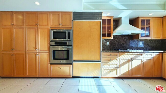 Building Photo - 1488 Palisades Dr