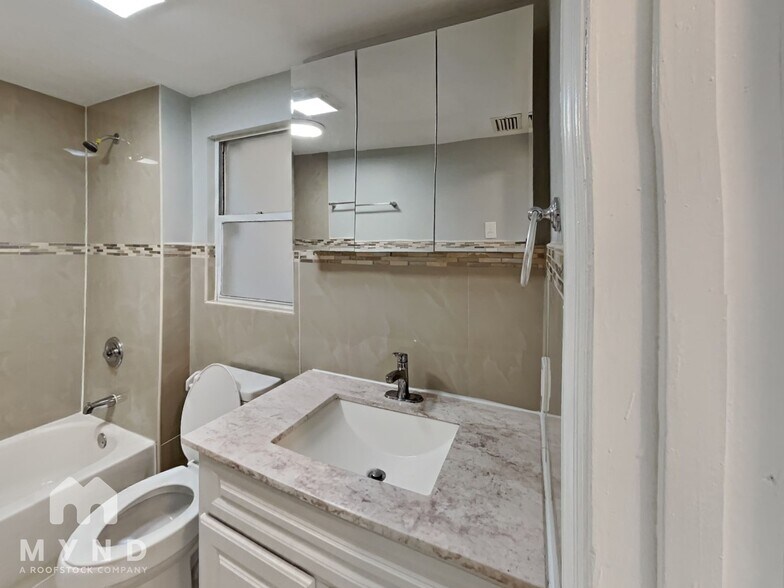 Building Photo - 7018 Maclura Dr