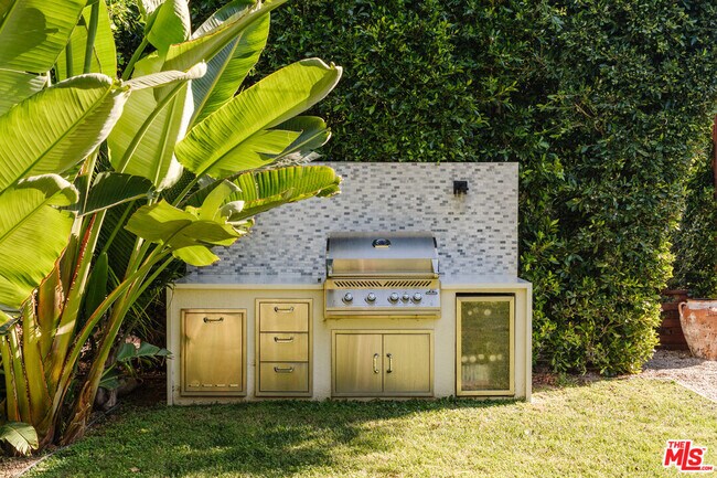 Building Photo - 1163 Nelrose Ave