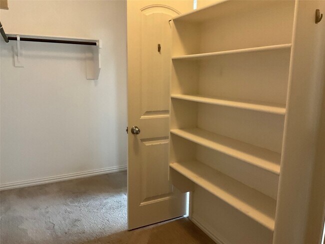 Building Photo - 3040 Seabrook Dr