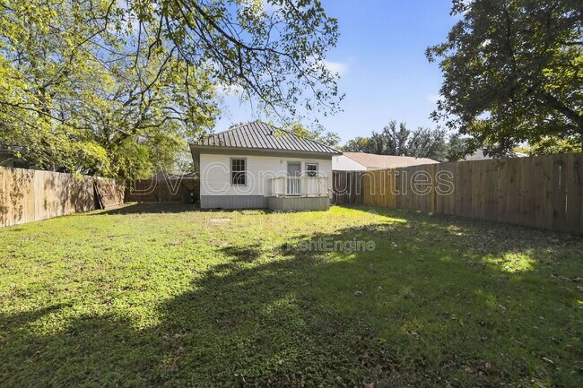 Building Photo - 3916 2nd St