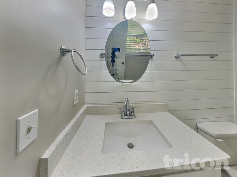 Building Photo - 2590 Mountain Brook Rd