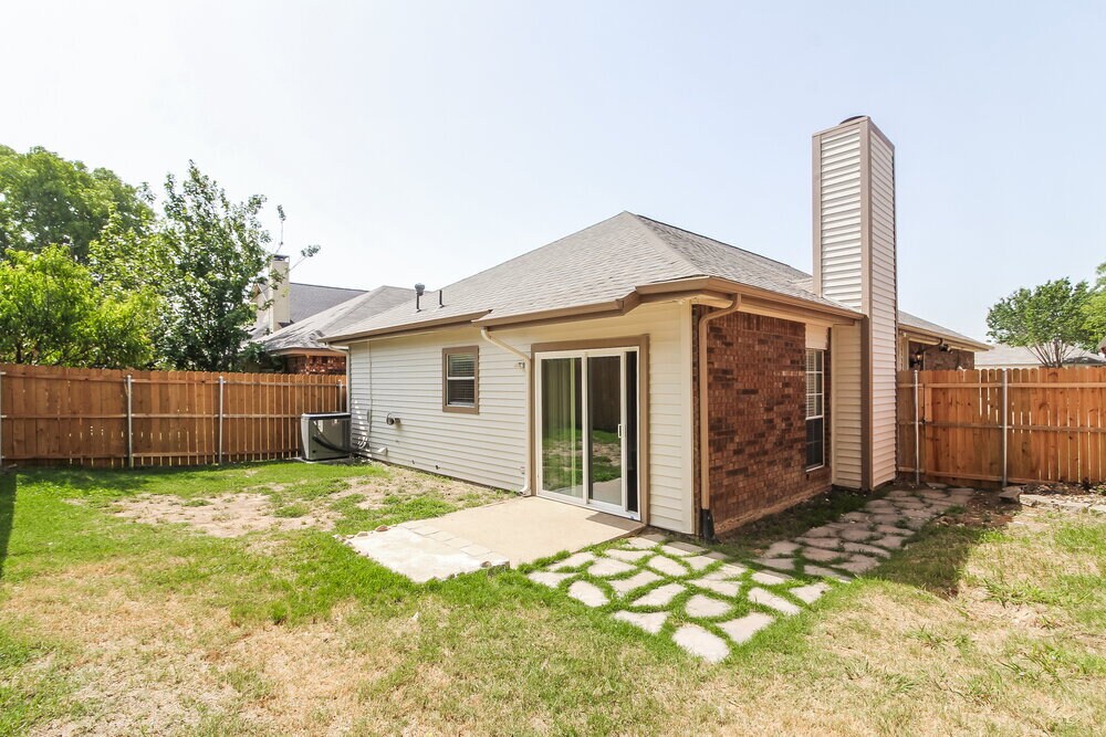 Building Photo - 1385 Chinaberry Dr