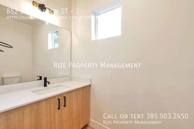 Building Photo - 852 Jefferson St W