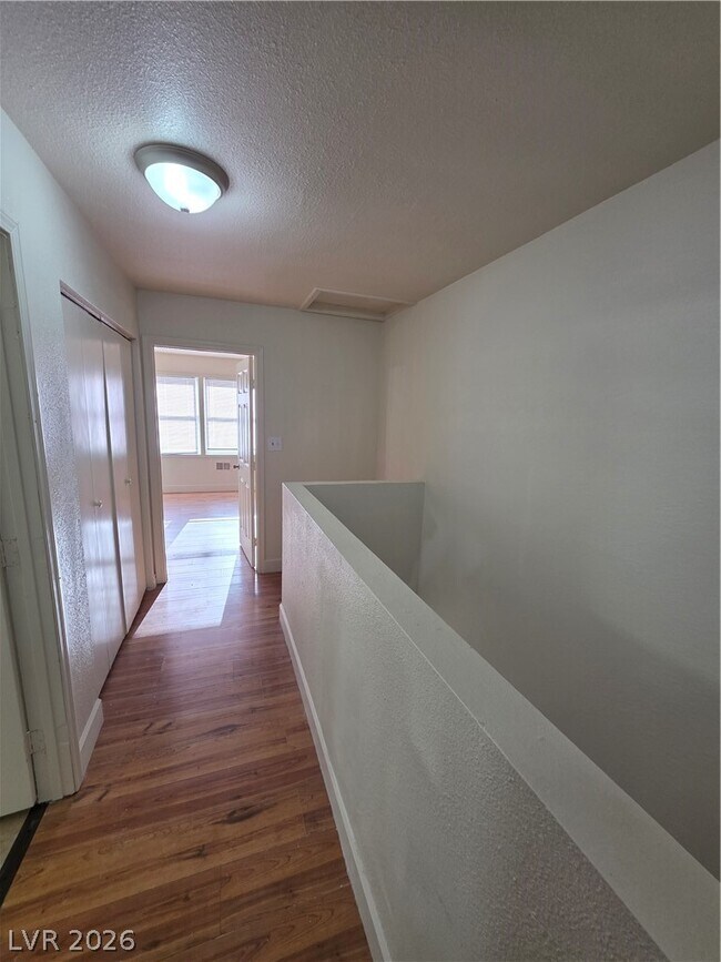 Building Photo - 1590 Mustang Dr