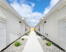 Building Photo - 7102 N 56th Ln